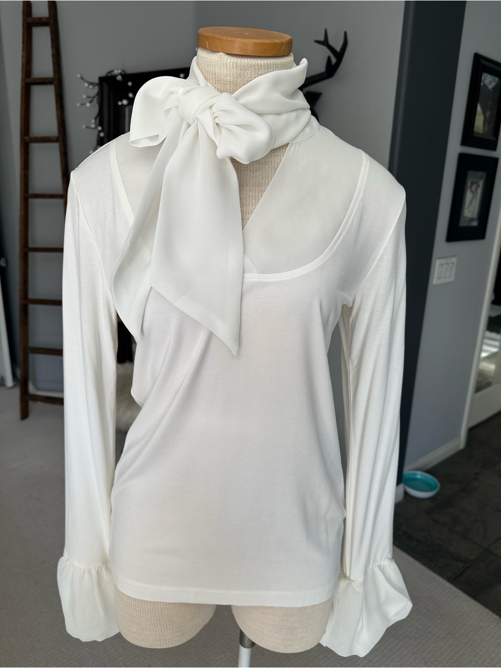 CAbi Bow-Neck and Puff Sleeves Long Sleeve Blouse size medium - Picture 8 of 17